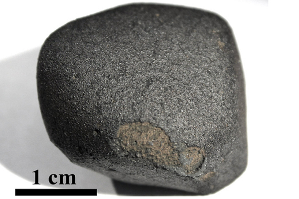 Mảnh thiên thạch nhỏ còn sót lại sau khi vượt qua khí quyển Trái Đất giúp hé lộ những thông tin về hệ Mặt Trời cách đây 4,56 tỷ năm. rơi xuống Flensburg, Đức hôm 18/2/2020.