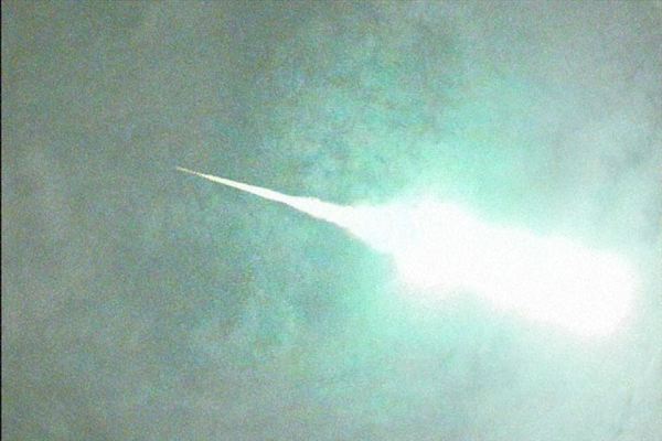 Tám mảnh vỡ bao gồm các mảnh lớn nặng 95 và 73 gram mỗi mảnh, cũng như những mảnh nhỏ nặng tới 5 gram đã được phát hiện, với tổng trọng lượng 183 gram. Bề mặt của các mảnh thiên thạch đã trở nên rỉ sét và chuyển sang màu nâu do tiếp xúc với môi trường trong khoảng 20 ngày kể từ khi rơi xuống.