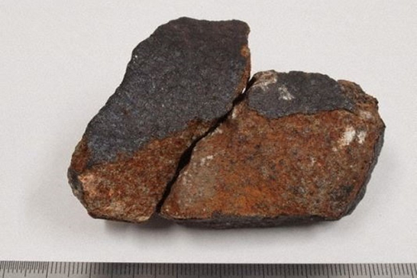 Vào ngày 22/7, các mảnh vỡ thiên thạch đã được tìm thấy trên mặt đất gần một bãi đậu xe thành phố Narasino, cũng thuộc tỉnh Chiba, phía đông thủ đô Tokyo.