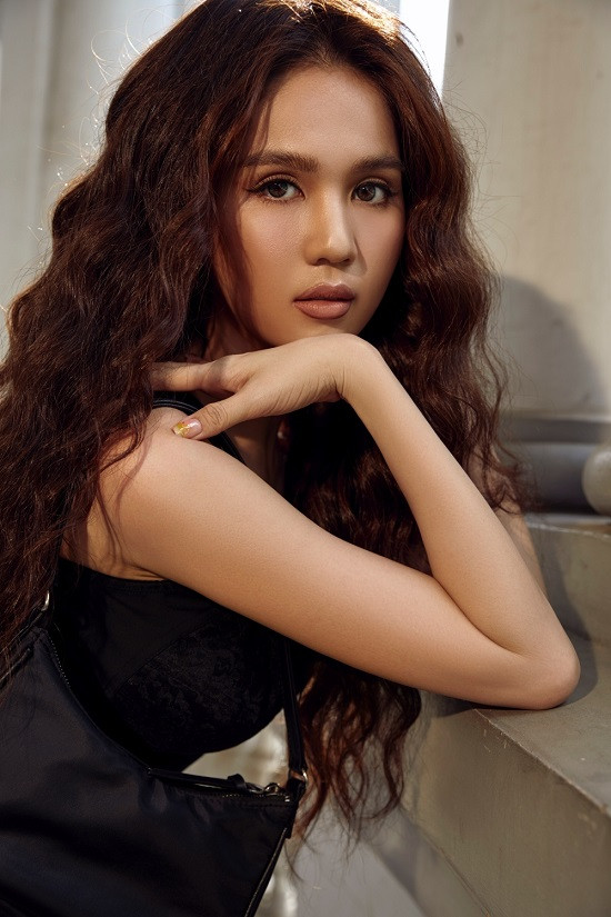 Nhờ nhan sắc xinh đẹp cùng body chuẩn, không có mốt thời trang hay lối trang điểm nào có thể làm khó được Ngọc Trinh.