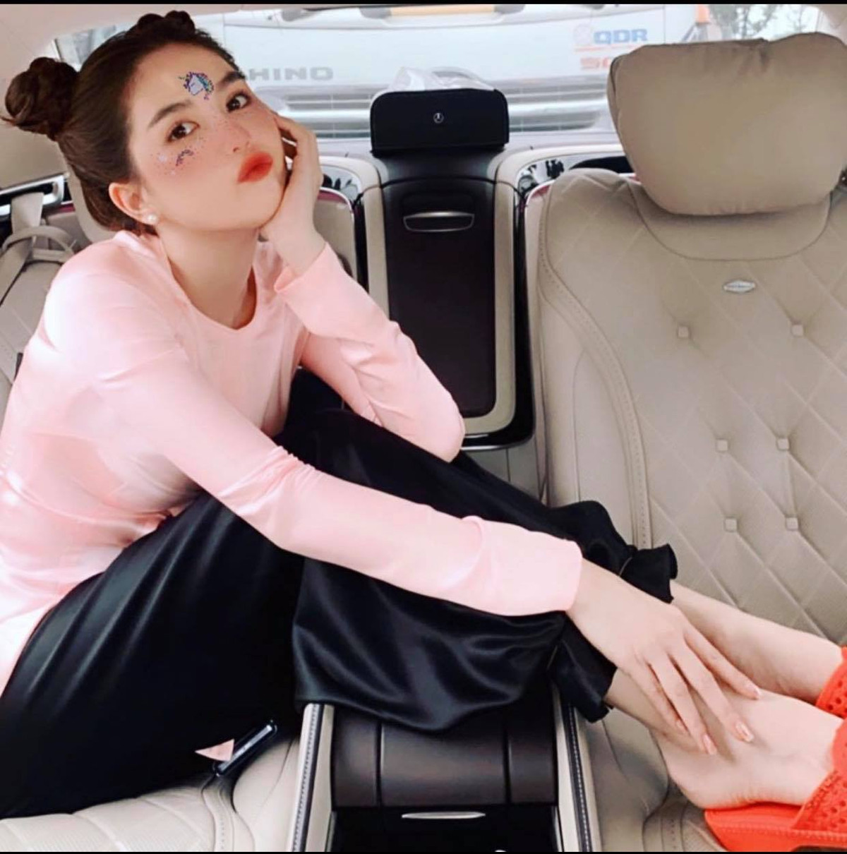 Thường ngày, Ngọc Trinh yêu thích phong cách dễ thương, bánh bèo phù hơp với nhan sắc ngọt ngào.