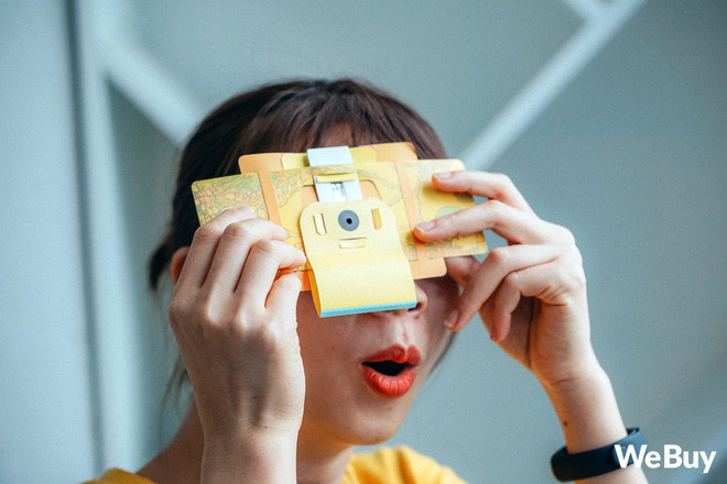 Kính hiển vi Foldscope: Foldscope sử dụng chất liệu giấy là chính, đi kèm thấu kính với độ phóng đại cao, có thể soi được sợi tóc người, những loại côn trùng nhỏ hay thậm chí là các tế bào máu.