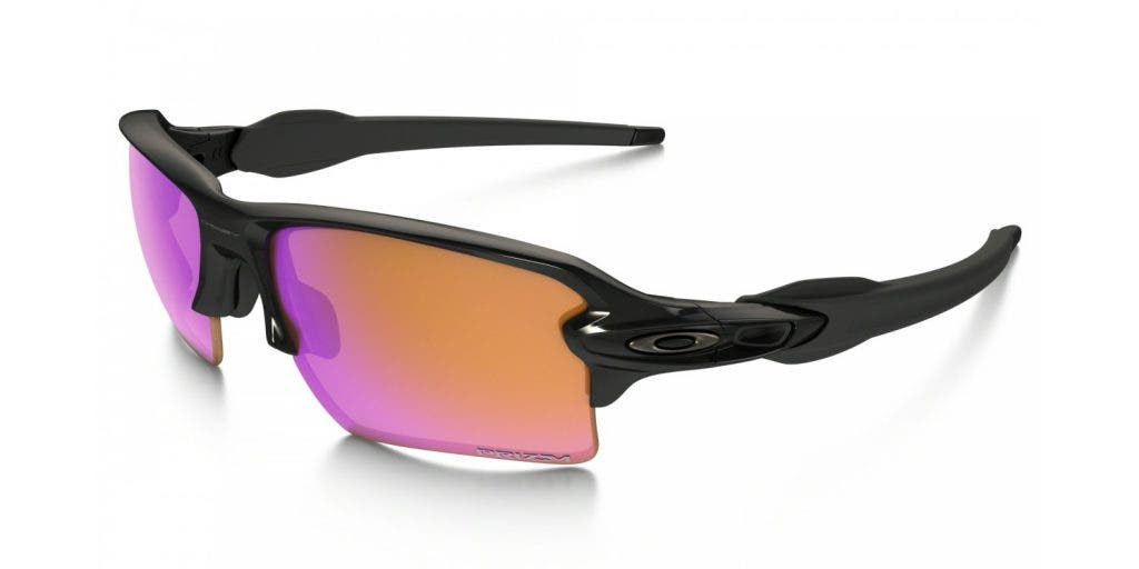 3. Kính golf Oakley Flak 2.0 XL có gọng màu đen bóng với mặt kính màu hồng/ nâu. Với công nghệ PRIZM Golf của Oakley, bạn sẽ thấy các gọng và miếng đệm cao su mũi được thiết kế ôm sát mang lại cảm giác thoải mái và an toàn.