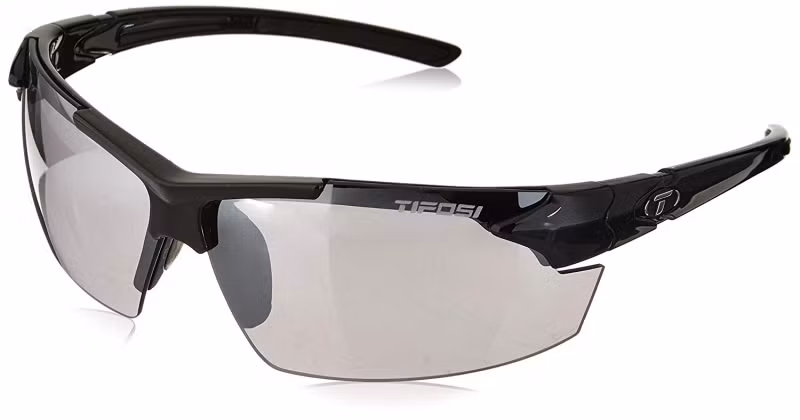 9. Tifosi Jet Wrap: là một thương hiệu kính râm hướng đến sự thoải mái, độ bền và sử dụng cho các hoạt động thể thao. Tifosi Jet Wrap được làm từ một vật liệu nilon chuyên dụng có tên là Grilamid TR-90, đảm bảo độ bền tối đa cùng yếu tố nhẹ, bền bỉ, mang lại sự thoải mái lâu dài.
