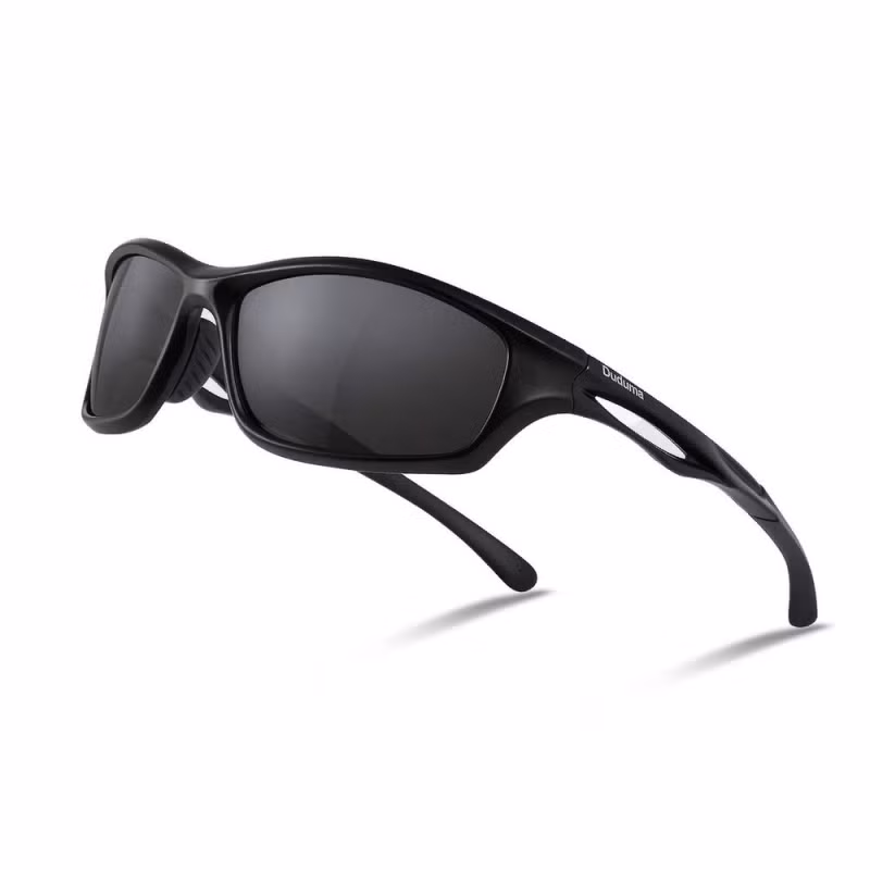 1. Duduma: Là thương hiệu thời trang đến từ Ấn Độ, Duduma sở hữu những dòng kính golf chất lượng, thiết kế phù hợp với mục đích sử dụng ngoài trời, hạn chế tác động xấu từ ánh sáng mặt trời cho golfer. Mắt kính golf Duduma có nhiều màu dành cho các golfer yêu thời trang thay đổi phù hợp với từng môi trường, hoàn cảnh.