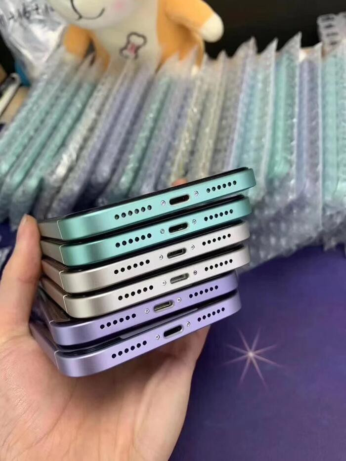 Giá thành để độ một chiếc iPhone 11 lên iPhone 12 khá rẻ chỉ khoảng 42 USD ( tương đương 974.000 đồng). Người dùng hãy cẩn thận và tìm những cửa hàng uy tín để mua iPhone mới, tránh việc mất nhiều tiền nhưng mua phải iPhone hàng dựng.