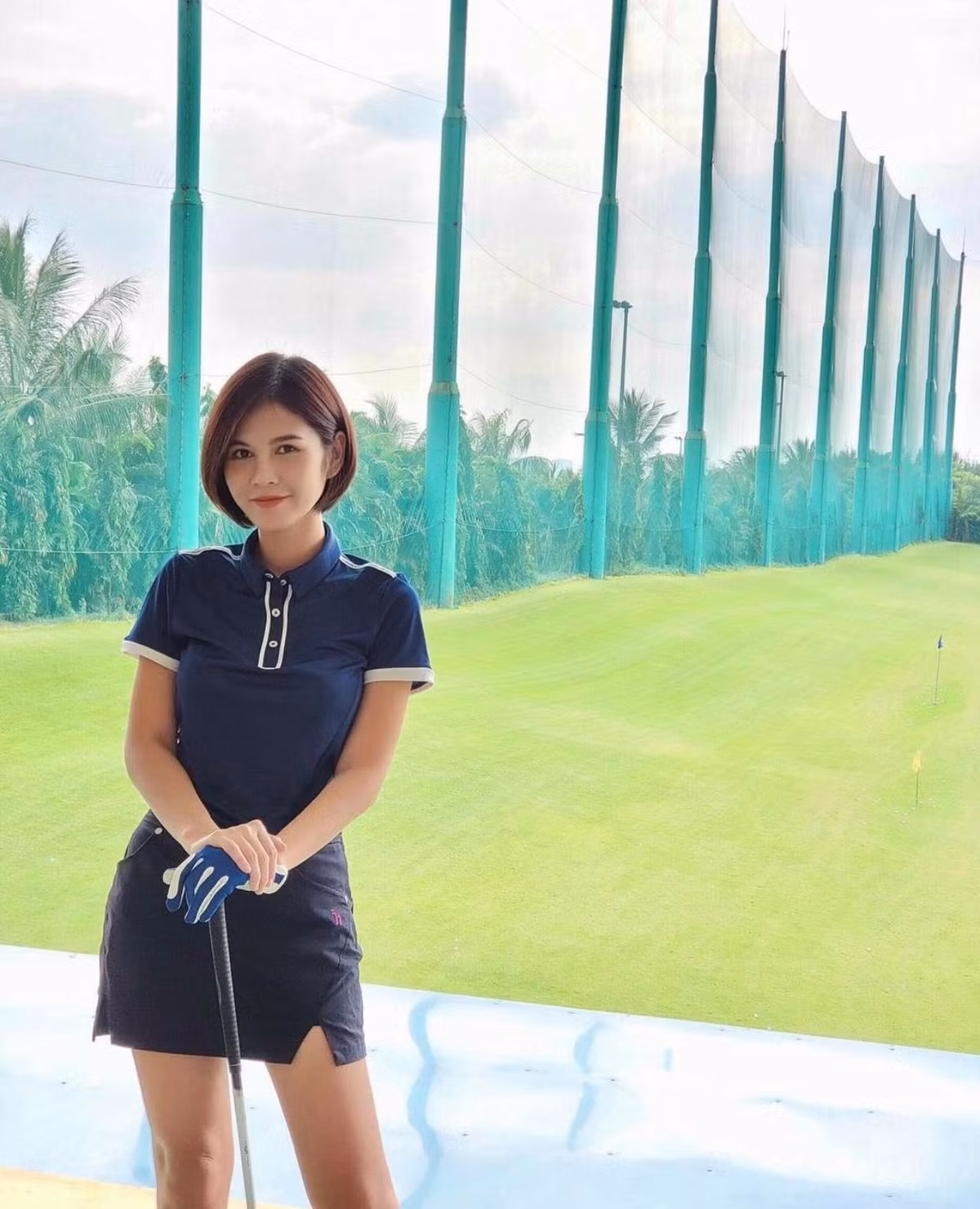 Trong showbiz cũng có rất nhiều người đẹp đam mê bộ môn thể thao thượng lưu này. Điển hình trong đó phải kể đến MC Thu Hoài.