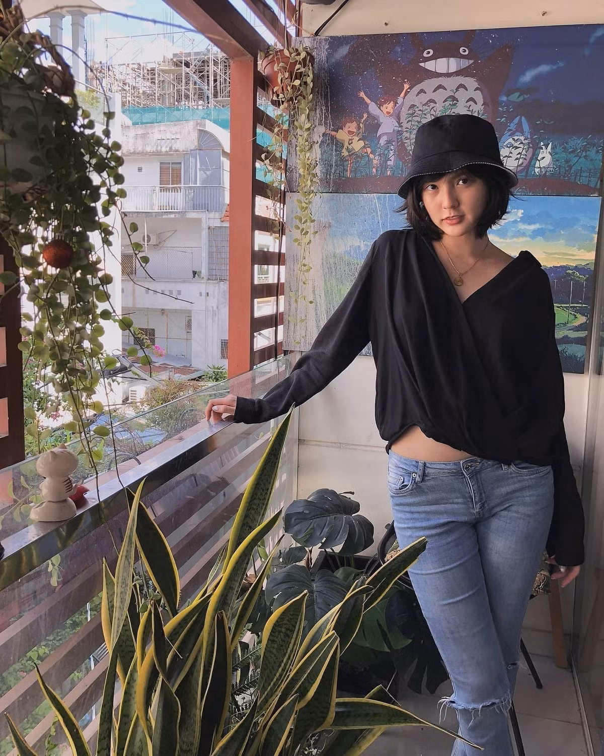 Hải Tú sở hữu khuôn mặt sắc sảo, mong manh cuốn hút nên được cộng đồng mạng ưu ái gọi với biệt danh "nàng thơ".