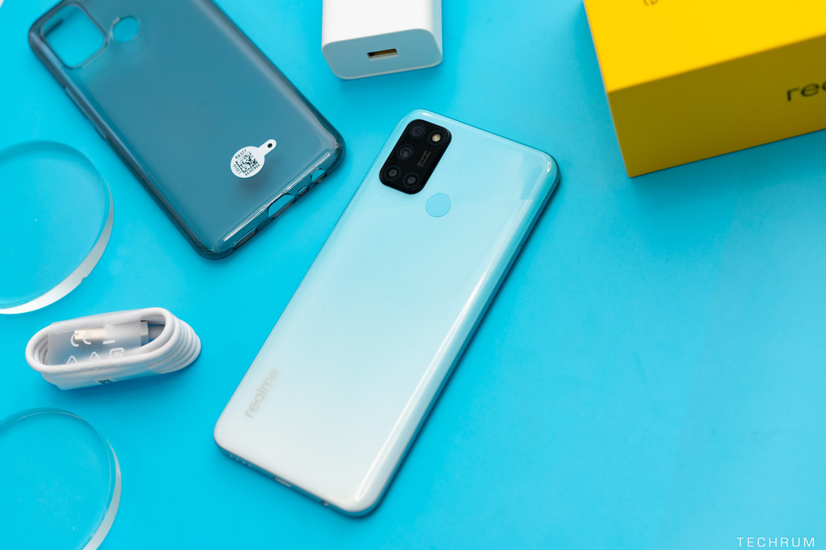 2. Điện thoại Realme 7i: Bộ 4 camera 64MP AI của Realme 7i sẽ khiến chị em mê sống ảo thích thú, bên cạnh đó là thiết kế vân sáng phản chiếu với 2 màu cực thời thượng và điệu đà.