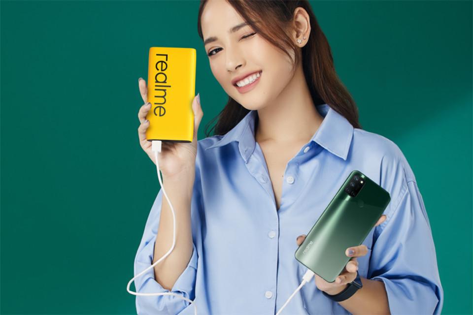 Realme 7i sở hữu một viên pin dung lượng 5.000mAh cùng sạc nhanh 18W, giúp tối ưu cả thời gian sử dụng máy lẫn thời gian nạp lại năng lượng cho thiết bị. Mức giá hợp lí cũng là một lí do to đùng giúp đây là lựa chọn hàng đầu cho ngày 20/10.