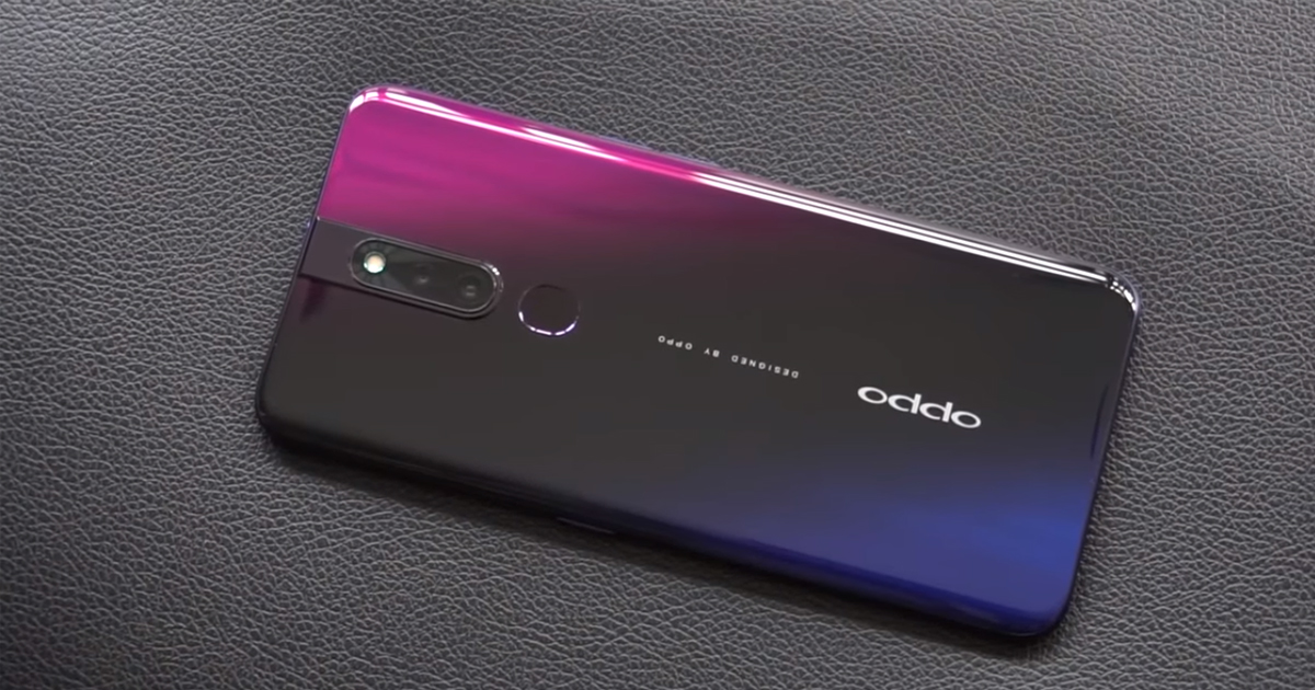 3. OPPO F11/F11 PRO với phần mặt lưng dải màu gradient với hai phiên bản màu là Aurora Green và Thunder Black cực đẹp. Ngoài ra OPPO còn gây ấn tượng với người tiêu dùng bằng màn hình kích thước 6.53 inch làm tràn ra cả 4 cạnh của máy.