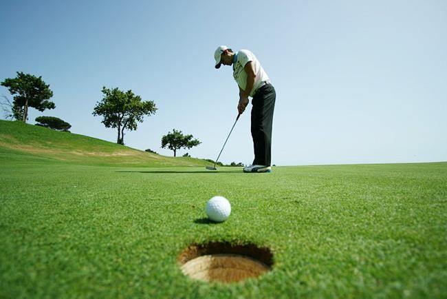 Sân golf cao nhất thế giới ở độ cao 14,335 feet (4,3km) so với mực nước biển. Sân golf là sân Tactu Golf Club nằm ở Morococha, Peru.