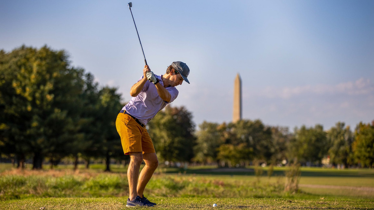 Giải golf lâu đời nhất thế giới – Open Championship – diễn ra lần đầu vào ngày 17 tháng 10 năm 1860 tại Câu lạc bộ golf Prestwich (Scotland). Cũng chính tại đây vào năm 1868, cú hole – in – one đầu tiên đã được thự hiện bởi Tom Morris.