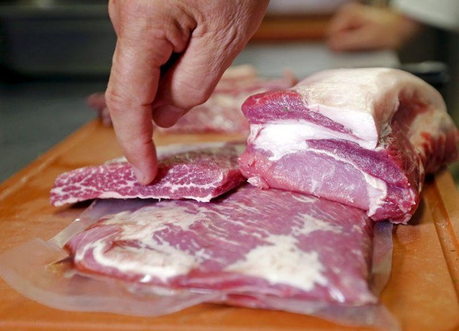 Sau khi nuôi 13-14 tháng, cân nặng có thể lên đến 180kg. Cân nặng tối đa của lợn có thể đạt tới 500kg.