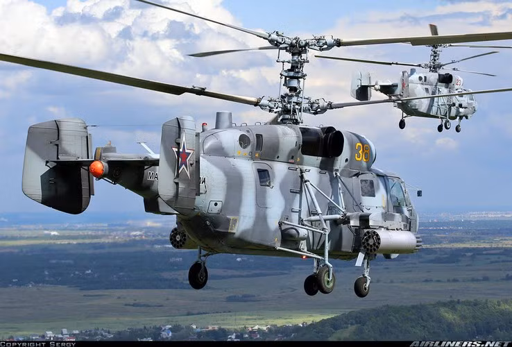 Ngoài ra nó còn mang được pod súng máy treo ngoài; hoặc lắp đặt pháo tự động 2A42 cỡ 30 mm với 250 viên đạn; hoặc súng máy 4 nòng GShG-7,62 cỡ 7,62 mm với cơ số đạn 1.800 viên.