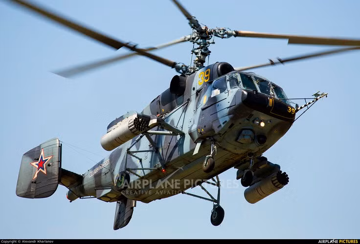 Do thiết kế để đảm nhiệm vai trò yểm trợ hỏa lực cho lính thủy đánh bộ nên Ka-29 lược bỏ cụm sonar dưới mũi của Ka-27 để thay thế bằng cảm biến quang điện, thiết bị dẫn đường cho tên lửa chống tăng và bổ sung 2 cánh nhỏ với 4 giá treo ngoài.