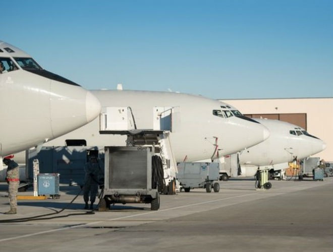 Trinh sát cơ E-8C đã có mặt ở căn cứ không quân Kadena của Nhật Bản vào sáng sớm ngày 13-7 trước khi thực hiện chuyến bay gần Trung Quốc.