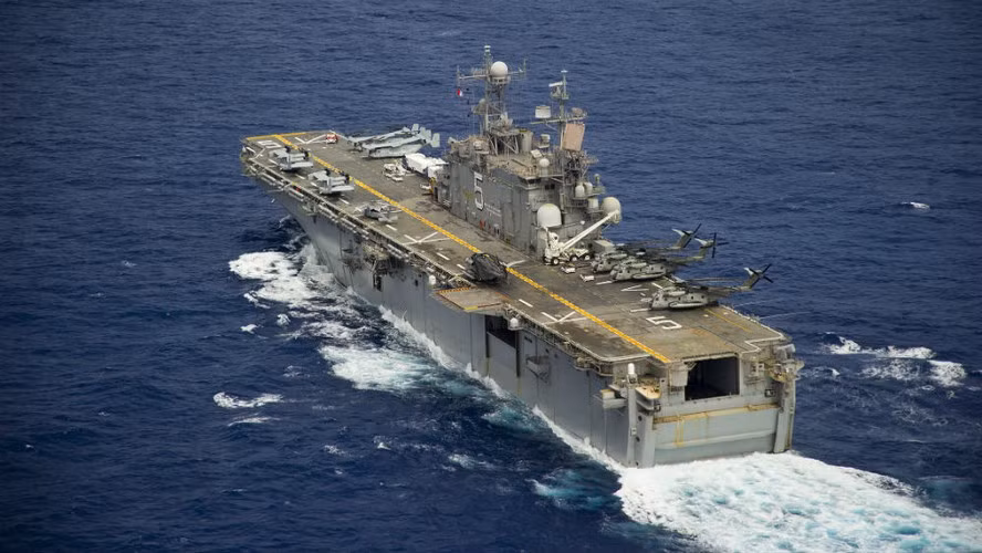Tàu USS Peleliu chính thức nhận quyết định ngừng hoạt động vào ngày 31/3/2015, tuy nhiên nó chưa bị tháo dỡ mà gia nhập hạm đội dự trữ tại cảng Philadelphia.