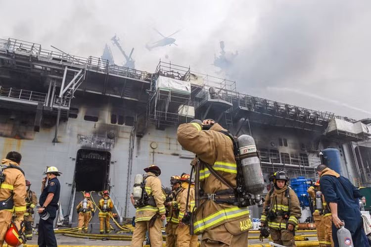 Hiện tại tàu đổ bộ tấn công LHA-7 Tripoli đóng mới đang trong tình trạng thử nghiệm chưa được chấp nhận vào biên chế vì còn phải thử nghiệm dài, hơn nữa vì thiết kế theo học thuyết khác nhau, do vậy nó không thể thay thế chiếc LHD-6.