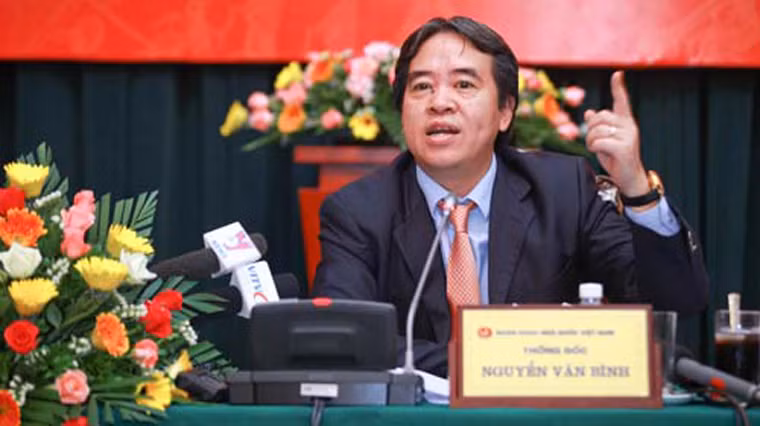 Thống đốc Ngân hàng Nhà nước Nguyễn Văn Bình (55 tuổi, quê quán tỉnh Phú Thọ).