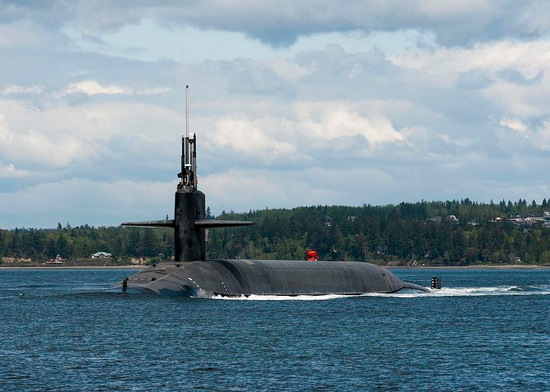 Đứng vị trí đầu tiên, theo tạp chí này là siêu tàu ngầm hạt nhân chiến lược lớp Ohio của Hải quân Mỹ. Hiện nước Mỹ đang có 18 chiếc tàu ngầm hạt nhân chiến lược lớn nhất và hiện đại nhất trong lịch sử quốc gia này, trị giá 2,9 tỷ USD/chiếc thời giá năm 2018. Mà chỉ cần một chiếc mà thôi, đã có thể "biến 288 mục tiêu có kích thước bằng một thành phố thành tro phóng xạ trong vòng chưa đầy 30 phút".