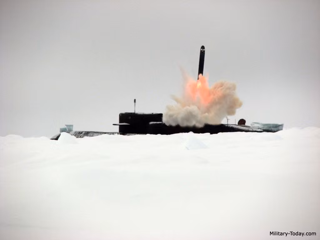 Đáng chú ý, có nguồn tin cho rằng các tàu ngầm 667BDRM đã bắt đầu trang bị tên lửa R-29RMU2 Layner mạnh hơn với tầm bắn 8.300-12.000km, mang 12 đầu đạn 100kiloton.