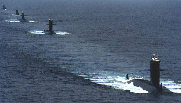 Trong vòng 10 năm từ 1983 đến 1993, đã có 6 tàu ngầm lớp Rubis gia nhập hải quân Pháp. Hiện nay vẫn còn 5 chiếc đang hoạt động và 1 chiếc đã nghỉ hưu. Ảnh : biên đội tàu ngầm Rubis di chuyển trên biển trong trạng thái nổi.