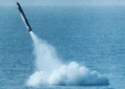 Từ giai đoạn 1989 cho đến 1995, các tàu ngầm này đã trải qua quá trình hiện đại hóa gồm nâng cấp sonar, làm giảm độ ồn động cơ, nâng cấp bổ sung hệ thống điện tử, được cho là giúp các tàu ngầm này đạt sức mạnh tiệm cận với các tàu ngầm thế hệ sau. Ảnh: Tàu ngầm Rubis phóng tên lửa SM39 Exocet.