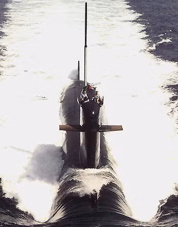 Ngoài ra người Pháp cũng tạo ra một phiên bản sử dụng động cơ năng lượng Diesel của tàu ngầm Rubis có tên là lớp Turquoise (Ngọc Lam) Ảnh: Tàu ngầm lớp Turquoise của hải quân Pháp.