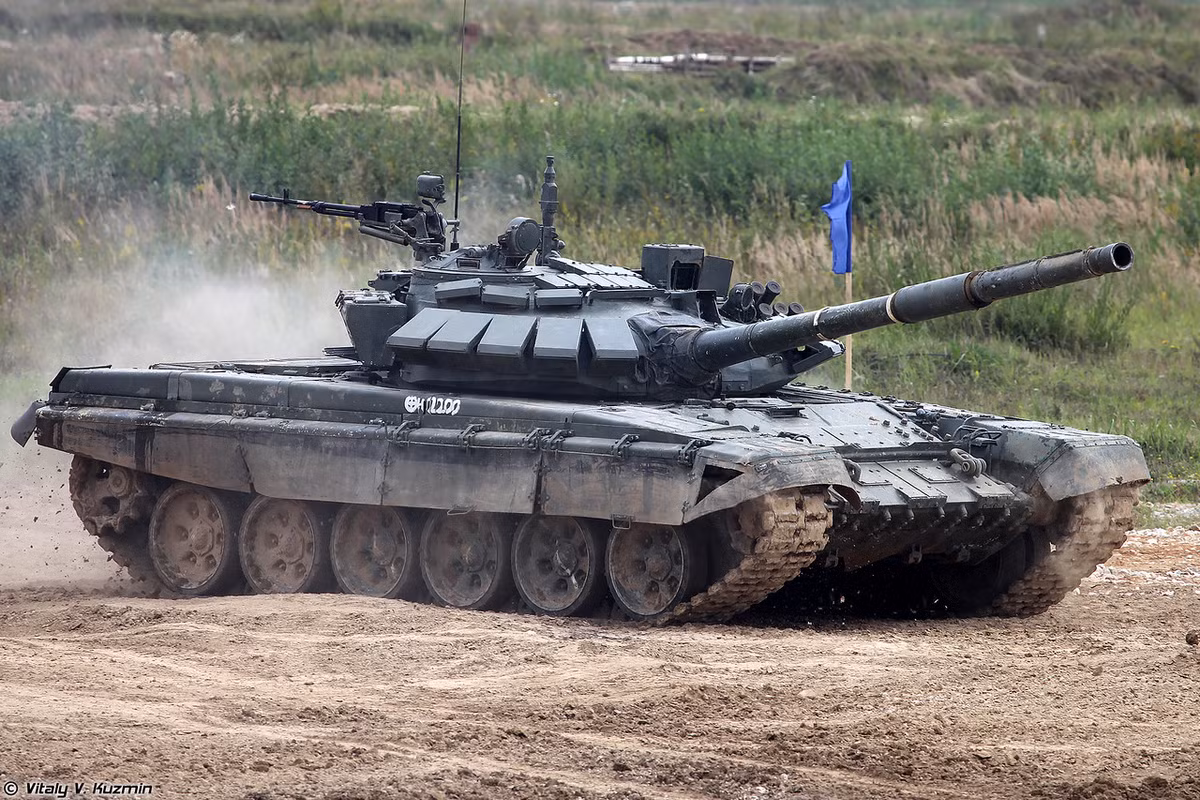 Ngoài ra, các nhà thiết kế Nga đã làm rất nhiều để nâng cao mức độ tiện nghi cho tổ lái trong các mẫu xe tăng mới nhất, làm tăng khả năng sống sót trong xe tăng khi xe trúng đạn. Ảnh: Vitaly-Kuzmin