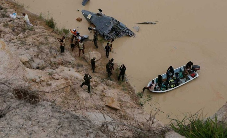 Trước đó, Campuchia đã chi 290 triệu USD trong các hợp đồng mua vũ khí trước đó với Trung Quốc. Trong các loại vũ khí mà Campuchia dự định đặt mua của Trung Quốc rất đa dạng, từ tàu chiến, máy bay huấn luyện, trực thăng vũ trang đến vũ khí bộ binh. Ảnh: Trực thăng Z-9 của Campuchia mua từ Trung Quốc bị tai nạn tháng 7/2014.