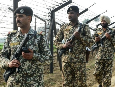 Có thể thấy, trước những diễn biến phức tạp của tình hình khu vực, trong thời gian sắp tới sẽ còn rất nhiều những chuyển biến xấu và có thể là một cuộc chiến tranh có thể xảy ra giữa hai cường quốc châu Á này nếu vẫn còn tiếp diễn những tình huống tương tự. Ảnh: Binh sĩ Ấn Độ tuần tra một đoạn biên giới chung với Trung Quốc. Video Trung - Ấn giãn quân sau đụng độ biên giới, châu Á căng thẳng - Nguồn: VTC NOW