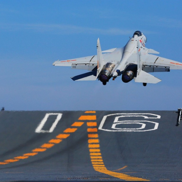 Vừa qua chuyên gia quân sự Li Jie tuyên bố công khai tại diễn đàn “Đối thoại giáo dục quốc phòng và hàng hải” tổ chức cách đây vài ngày rằng, tàu sân bay 003 có thể không còn áp dụng phương pháp cất cánh kiểu nhảy cầu nữa mà sẽ hỗ trợ dùng máy phóng. Ảnh: Tiêm kích hạm J-16 cất cánh theo kiểu nhảy cầu từ tàu sân bay Liêu Ninh – Nguồn: Sina