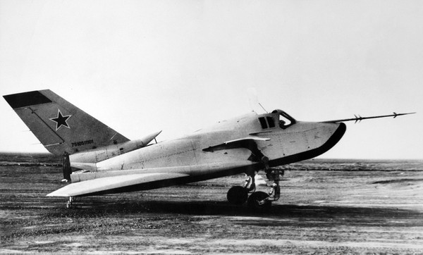 Dự án đã bị chấm dứt, sau khi một quyết định được đưa ra để phát triển tàu con thoi Buran sử dụng tên lửa đẩy sau này; Sputnik News đánh giá, những ý tưởng của MiG-105 vẫn chưa được sử dụng cho đến ngày nay, nhưng có thể một ngày nào đó giờ của nó sẽ đến. Ảnh: Máy bay vũ trụ MiG-105 - Nguồn: Wikipedia.