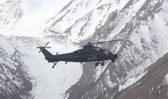 Về phía Trung Quốc cũng đã triển khai trực thăng vũ trang Z-10 để huấn luyện trên khu vực cao nguyên; theo các nhà phân tích quân sự Trung Quốc, Z-10 có sức nâng trên trọng lượng lớn hơn và phù hợp với môi trường chiến đấu ở địa hình cao hơn so với trực thăng Apache.