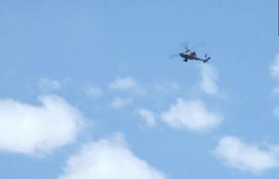 Gần đây, có thông tin cho rằng, Ấn Độ đã đưa trực thăng AH-64 Apache đến khu vực biên giới Trung Quốc; lô trực thăng tối tân này được Ấn Độ mua của Mỹ từ tháng 7/2019 và đã triển khai ở biên giới giữa Ấn Độ và Pakistan. Động thái này đã thu hút sự chú ý của tất cả các bên.