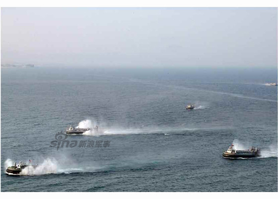 Với những tính năng vượt trội, các hải quân hàng đầu trên thế giới như Mỹ, Nga, Trung Quốc... đã đặc biệt quan tâm chế tạo những loại tàu đệm khí cho riêng mình. Ví dụ như Mỹ có các tàu đổ bộ LCAC, Trung Quốc có loại Type 726 Yuyi, Nga có các tàu lớp Zubr,...