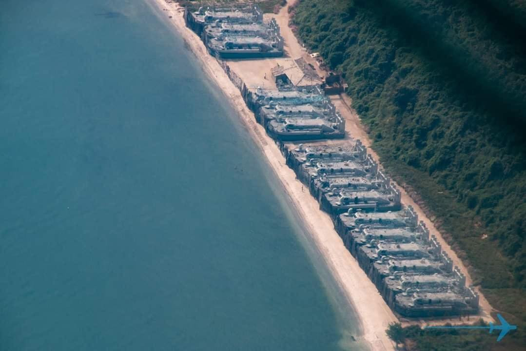 Những bức ảnh vừa lộ ra cho thấy Triều Tiên đang sở hữu một số lượng rất lớn các tàu đổ bộ đệm khí Gongbang...