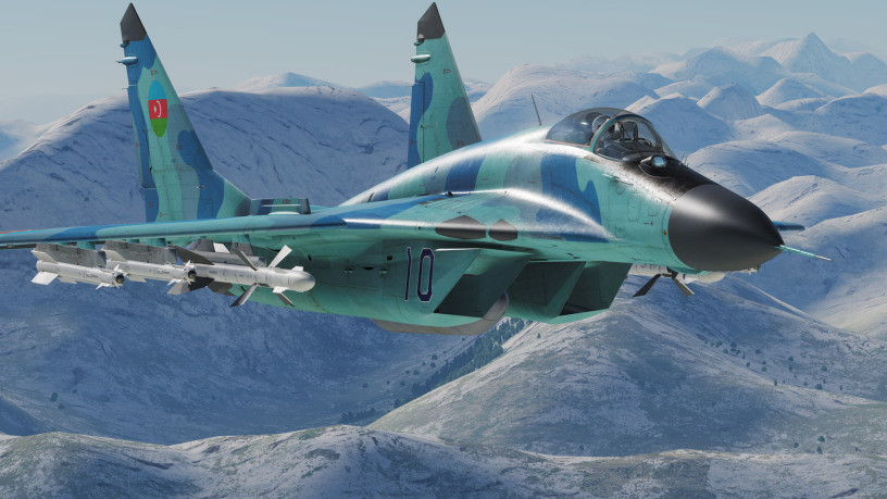 Trong khi đó, Azerbaijan có tổng số 135 máy bay, trong đó có 18 máy bay chiến đấu tiêm kích, 29 máy bay cường kích, 64 máy bay vận tải; 93 trực thăng, trong đó 17 chiếc thuộc loại trực thăng vũ trang. Ngoài ra còn có một số UAV nhập từ Israel. Ảnh: Máy bay chiến đấu MiG-29S của Không quân Azerbaijan - Nguồn: Wikipedia.