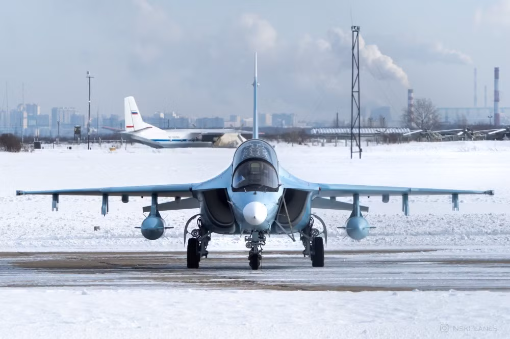 Ước tính Bộ Quốc phòng Nga sẽ cần khoảng 200 máy bay Yak-130 phục vụ nhu cầu huấn luyện phi công điều khiển các chiến đấu cơ thế hệ mới. Trước khi có Yak-130, Không quân Nga chủ yếu sử dụng dòng máy bay huấn luyện L-39C Albatros huyền thoại thời Xô Viết. Ảnh: NSKplanes