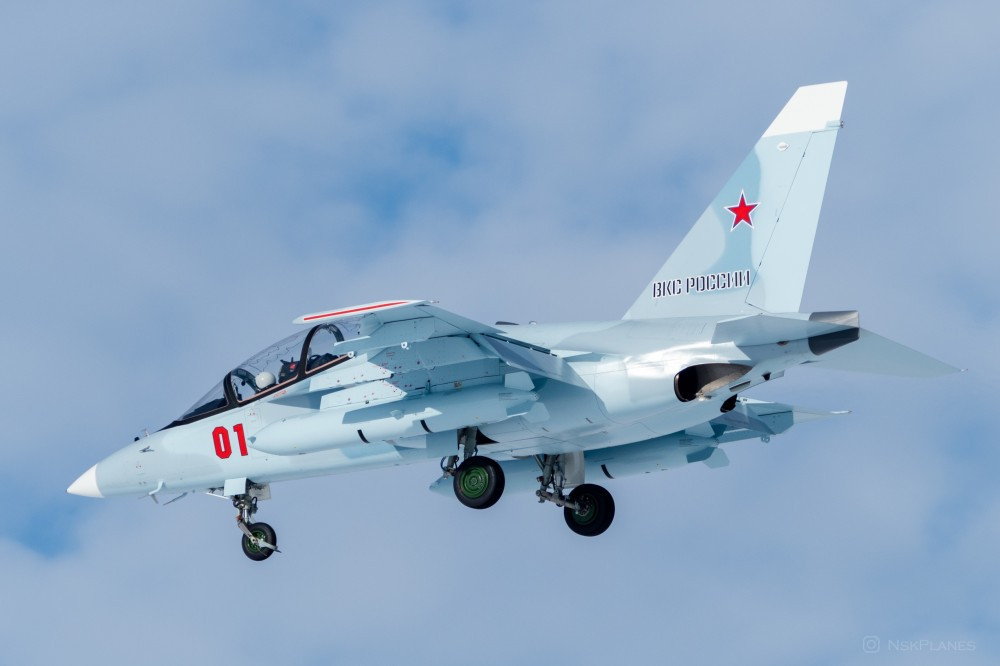 Tương lai gần, Việt Nam sẽ là quốc gia thứ 7 nhận Yak-130. Tờ Vedomosti.ru hôm 28/1 đăng tin Việt Nam đã ký hợp đồng mua ít nhất 12 Yak-130 với tổng giá trị khoảng 350 triệu USD. Hiện chưa rõ thời hạn bàn giao lô hàng này. Ảnh: NSKplanes