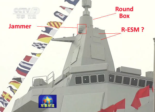 Con tàu được trang bị hệ thống điện tử hàng hải thuộc hàng hiện đại nhất từ trước tới nay của Trung Quốc với phần thượng tầng bố cục 4 cụm anten mạng pha của radar Type 346B. Mà cách bố trí thì không lẫn vào đâu được, hệt như các tàu khu trục và tuần dương Aegis của Mỹ. Tuy nhiên, hiện người ta không rõ được liệu so với radar AN/SPY-1 thì Type 346B liệu có ngang cơ, có nguồn tin cho rằng tầm trinh sát của Type 346 lên tới 450km.