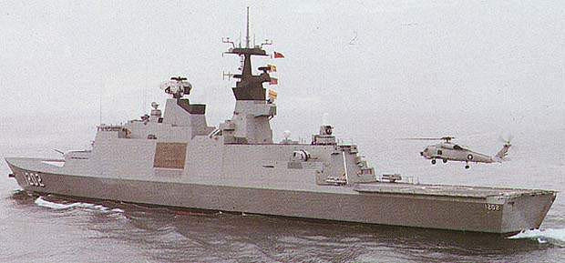 Năm 1992, Đài Loan đã chính thức đặt mua từ Pháp 6 khinh hạm lớp Lafayette với giá trị hợp đồng lên tới 2,8 tỷ USD. Tàu sẽ được đóng tại Pháp và lắp một số vũ khí nội địa do Đài Loan sản xuất. Ảnh: Khinh hạm Lafaytte (Kang Dinh) số hiệu 1202 của hải quân Đài Loan.