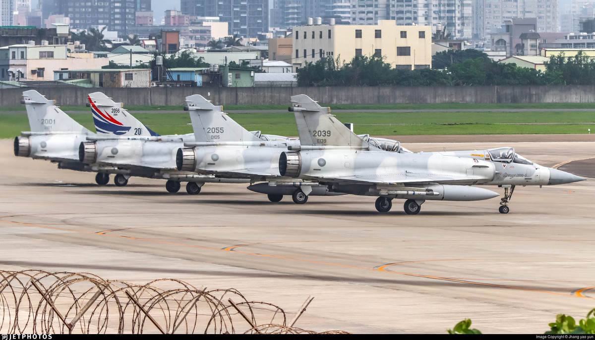 ... Hiện nay bên cạnh Mirage-2000, Đài Loan cũng đang vận hành hơn 100 chiếc F-16 mua từ Mỹ. Ảnh: Mirage-2000 của không quân Đài Loan.