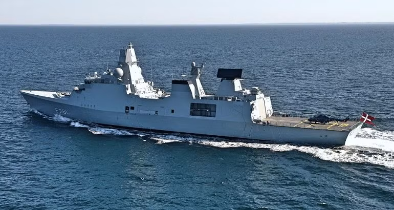 Tháng 6/2020, Bộ Quốc phòng Indonesia đã ký hợp đồng sơ bộ với đại diện của Công ty đóng tàu Hàng hải Đan Mạch, để cung cấp hai tàu khu trục cho Hải quân Indonesia trong vòng 5 năm với tổng chi phí là 720 triệu USD. Ảnh: Tàu khu trục lớp Iver Huitfeldt của Hải quân Đan Mạch - Nguồn: Navalnews