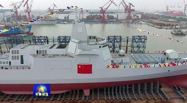 Với kích thước của nó, phương Tây đã xếp Type 055 vào loại tàu tuần dương (CG) chứ không phải khu trục.