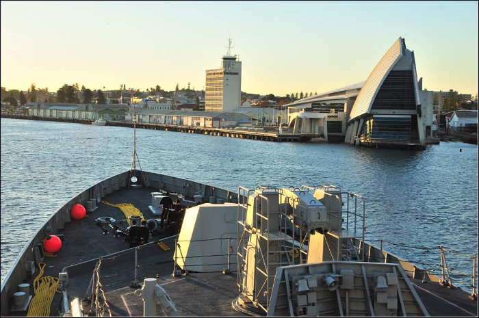 Lớp tàu này trang bị hệ thống vũ khí hiện đại của Nga bao gồm hệ thống tên lửa hành trình chống hạm Kalibr hoặc BrahMos (8 quả); hệ thống phòng không tầm trung Shtil-1, tầm thấp Barak-1; pháo hạm và các hệ thống ngư lôi chống ngầm. Ảnh: Wikipedia