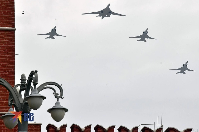 Điều này được lý giải là do Nga thiếu kinh phí mua sắm, việc nghiên cứu, phát triển một loại máy bay chiến đấu mới là rất tốn kém. Giá mua máy bay chiến đấu tàng hình tiên tiến như Su-57 thực sự rất cao. Nếu được trang bị ở quy mô lớn, nền kinh tế Nga không thể gánh được.