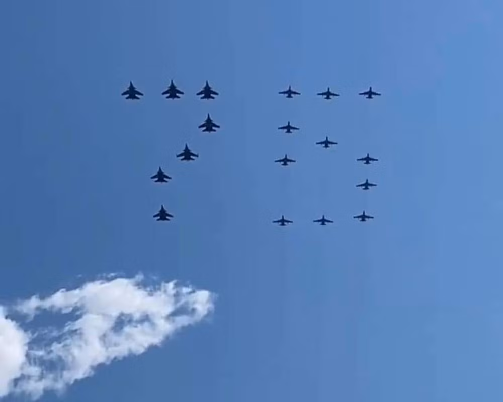 Ngày 24/6, Nga đã tổ chức lễ duyệt binh kỷ niệm 75 năm ngày Chiến thắng phát xít Đức trong Thế chiến hai (1945 - 2020) tại Quảng trường Đỏ ở thủ đô Moscow. Lực lượng không quân tham gia màn "diễu binh" bao gồm cả máy bay chiến đấu thế hệ thứ năm Su-57, máy bay chiến đấu hạng nặng đa năng Su-35S, máy bay ném bom chiến lược…