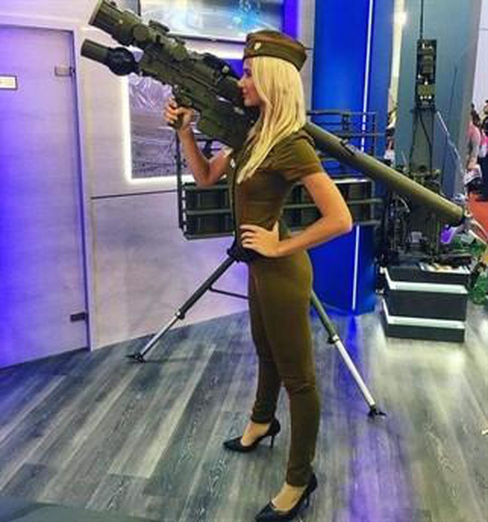 Chuyên gia quân sự Nga Viktor Murakhovsky nói với tờ Izvestia: Chúng tôi đã thấy sự nguy hiểm của máy bay không người lái (UAV) phá hủy vũ khí, trang thiết bị và các cơ quan đầu não trong cuộc xung đột quân sự gần đây. Ảnh: MPADS Verba - Nguồn: TASS